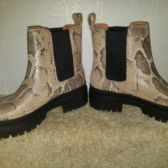 Lucky brand snakeskin booties size 7 - Picture 3 of 4